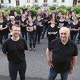 Chor des Konservatoriums für Kirchenmusik der Diözese Linz mit Direktor Wolfgang Kreuzhuber (vorne rechts) und Andreas Peterl (vorne links)