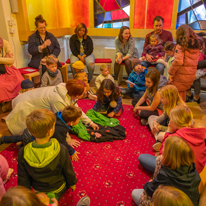 Festgottesdienst mit Kinderkirche im Feierraum