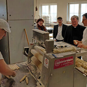Betriebsleiter der Kremstaler Hofbäckerei Markus Resch erzählt über den Bäckereibetrieb.