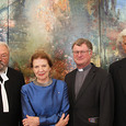 V. l.: Kurator Dr. Ferdinand Reisinger, Bischof Dr. Manfred Scheuer, Künstlerin Ernestine Tahedl und Leihgeber Mag. Dr. Alfred Brogyányi.