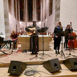 Konzert P. Sandesh Manuel mit Band