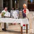 Bei der Chrisammesse wurden die heiligen Öle geweiht. / © Diözese Linz / Johannes Kienberger Bei der Chrisammesse wurden die heiligen Öle geweiht.