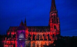 FRIEDEN.LEUCHTEN: Mariendom setzt sichtbares Zeichen der Hoffnung auf Frieden