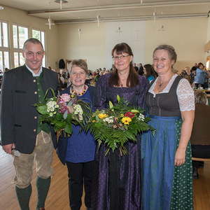 900 Jahre sind vergangen, seitdem die Kirchdorfer Kirche geweiht wurde. Mit einem großen Pfarrfest und Erntedank fanden die Jubiläumsfeiern ihren Höhepunkt und Abschluss.