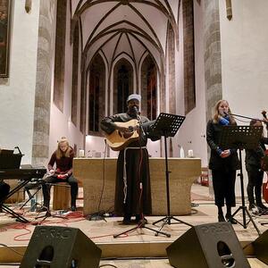 Konzert P. Sandesh Manuel mit Band