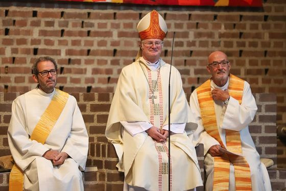 V. l.: Pfarrassistent Diakon Andreas Hasibeder, Bischof Manfred Scheuer und Pfarrmoderator Johann Bräuer